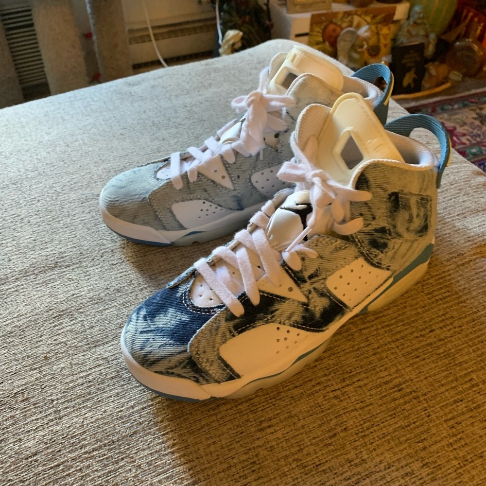 Jordan Athletic Shoes in White and Blue